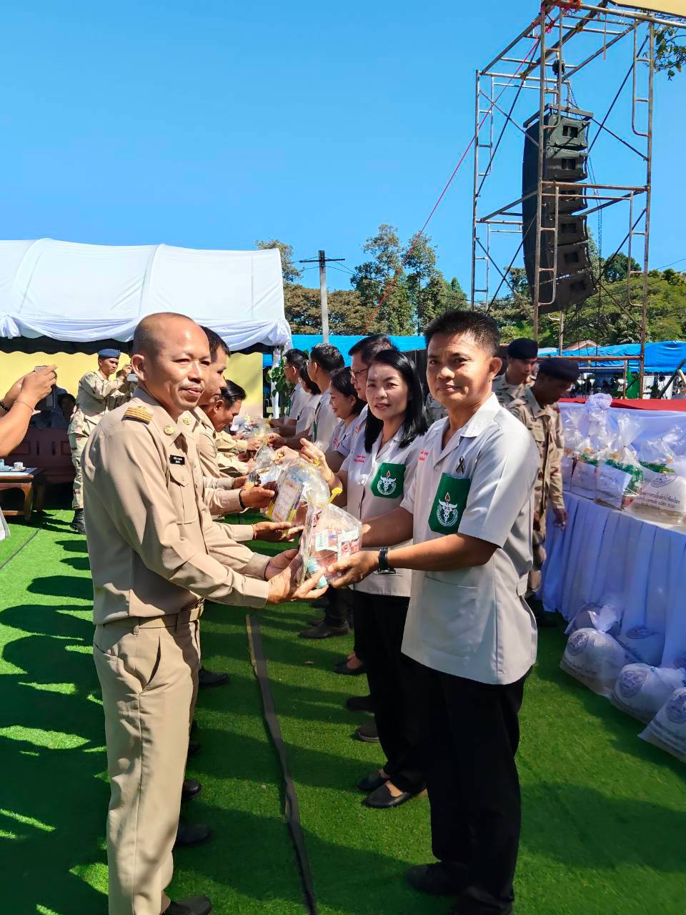 title - ส.ป.ก.ยโสธร ร่วมกิจกรรมออกหน่วยแพทย์เคลื่อนที่ สมเด็จพระศรีนครินทราบรมราชชนนี (พอ.สว.) ร่วมกับโครงการจังหวัดเคลื่อนที่ 